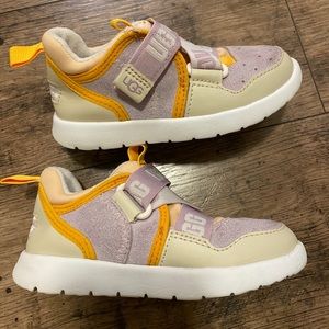 UGG Toddler Cloudlet Sneaker size 9